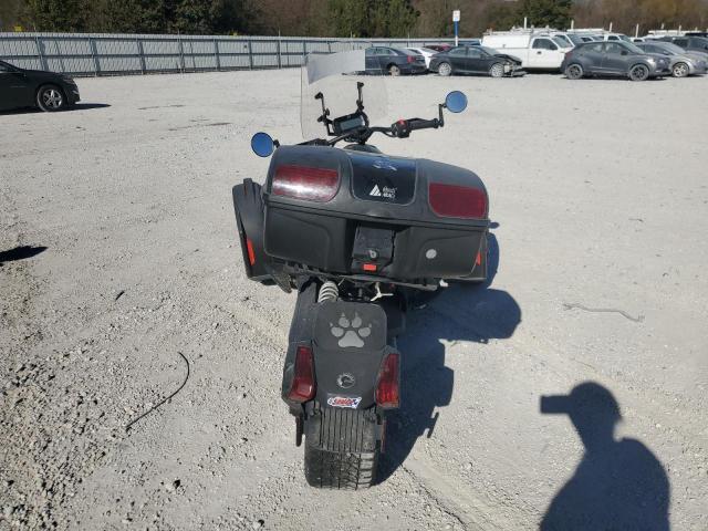 3JB2GEG26LJ004018