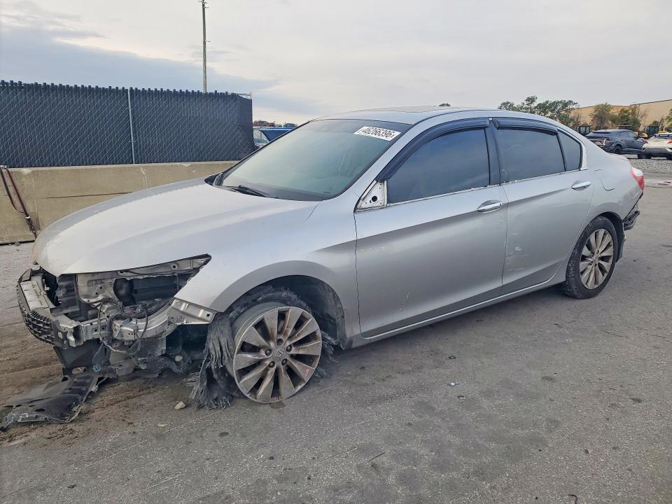 2015 HONDA ACCORD — VIN 1HGCR3F86FA024812
