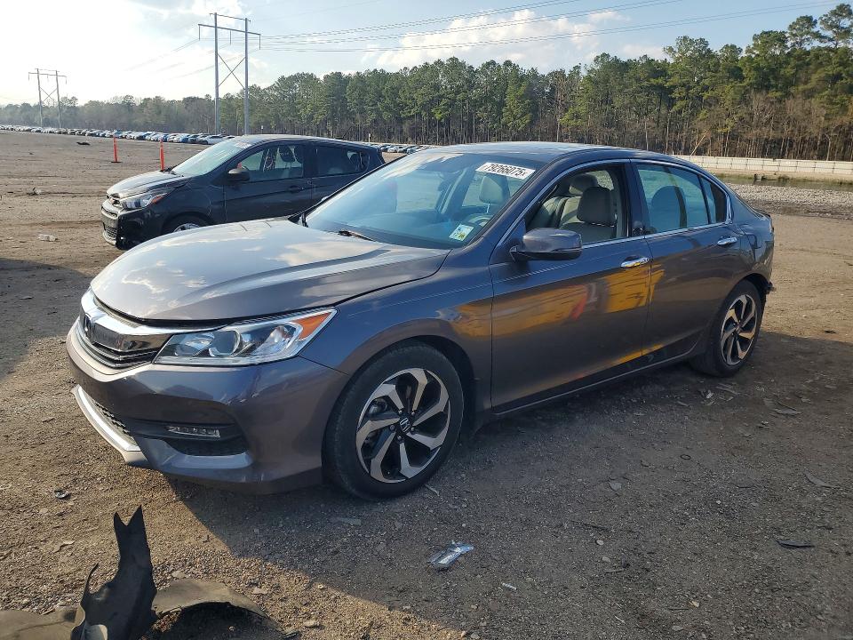 2017 HONDA ACCORD — VIN 1HGCR3F05HA003527