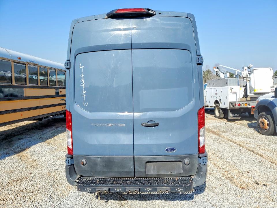 1FTYR3XM5KKB89318