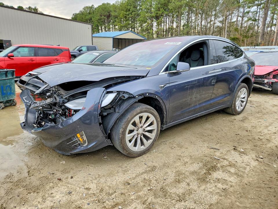 2018 TESLA MODEL X — VIN 5YJXCBE27JF137841