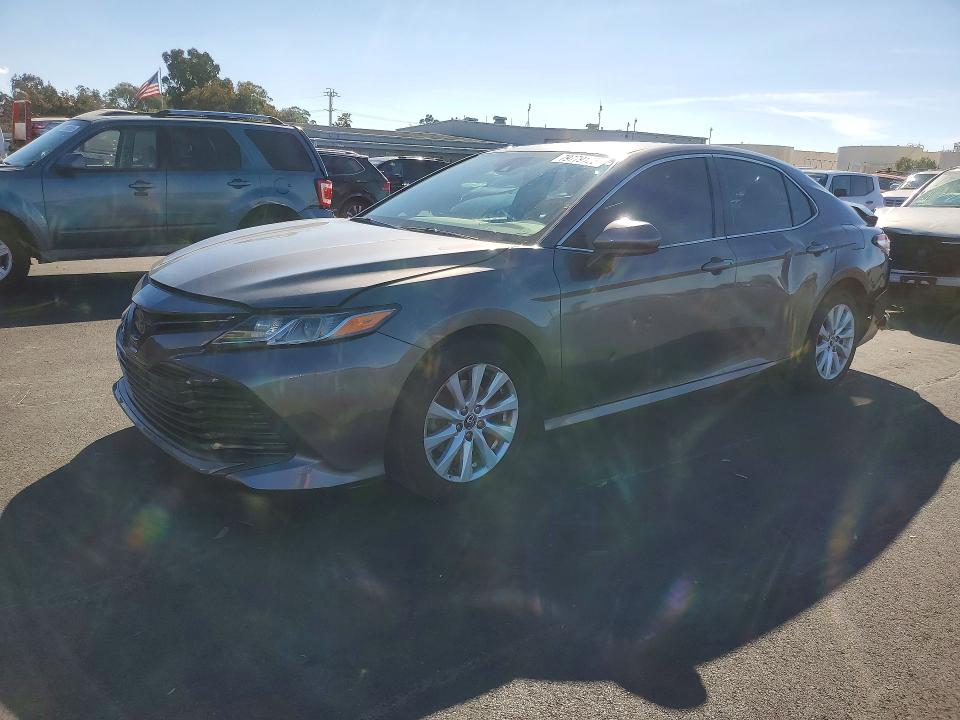 2019 TOYOTA CAMRY — VIN 4T1B11HK6KU685193