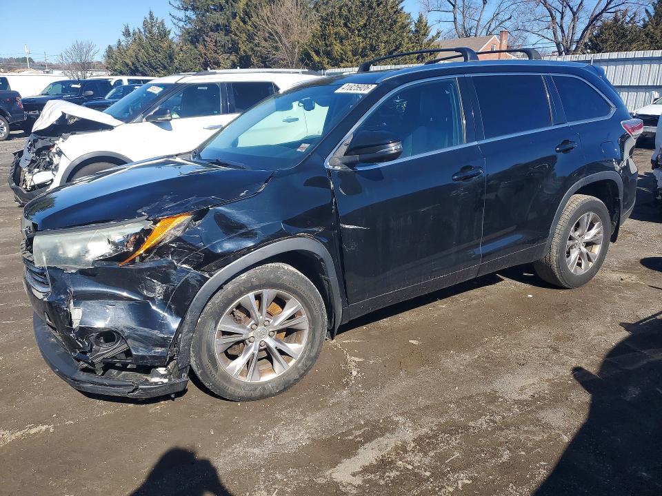 2015 TOYOTA HIGHLANDER — VIN 5TDJKRFH3FS181732