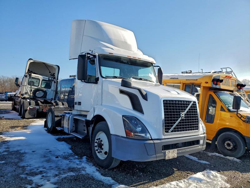 2018 VOLVO VNL — VIN 4V4N39TG8JN892601