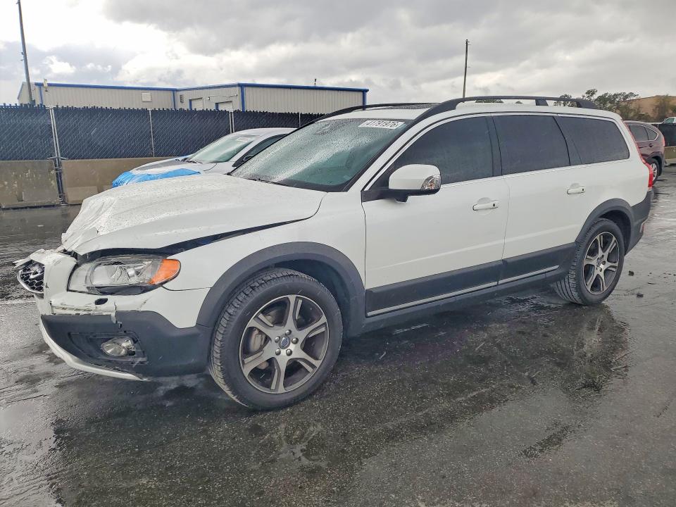 2015 VOLVO XC70 — VIN YV4902NM3F1224443
