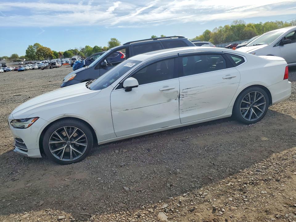 2018 VOLVO S90 — VIN LVY982MK1JP025918