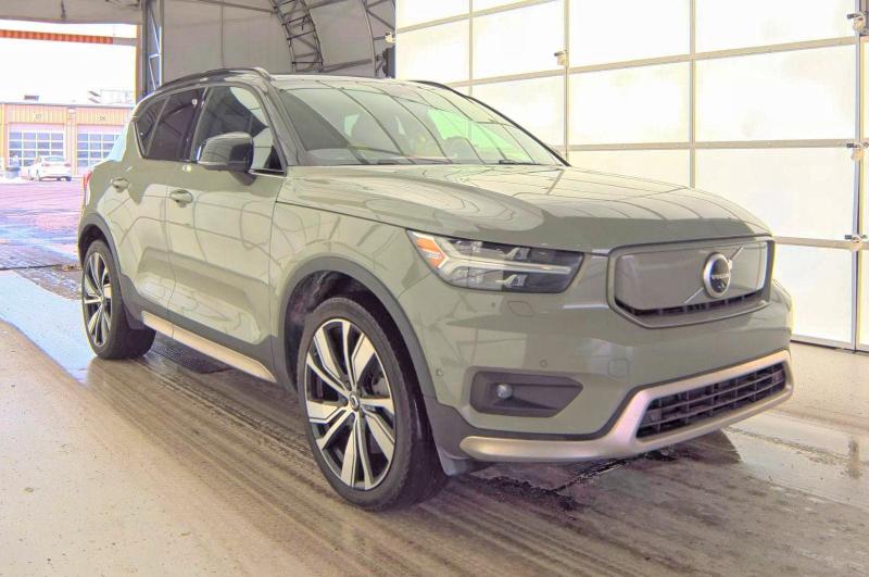 2022 VOLVO XC40 — VIN YV4ED3UB1N2758705