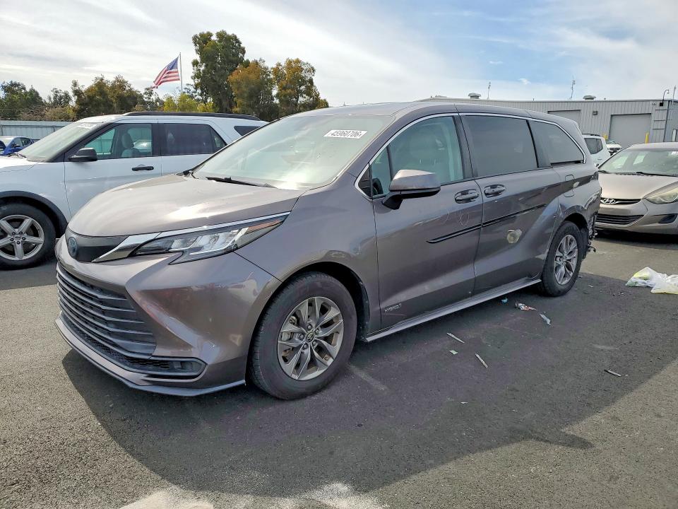 2021 TOYOTA SIENNA — VIN 5TDKRKEC2MS020945