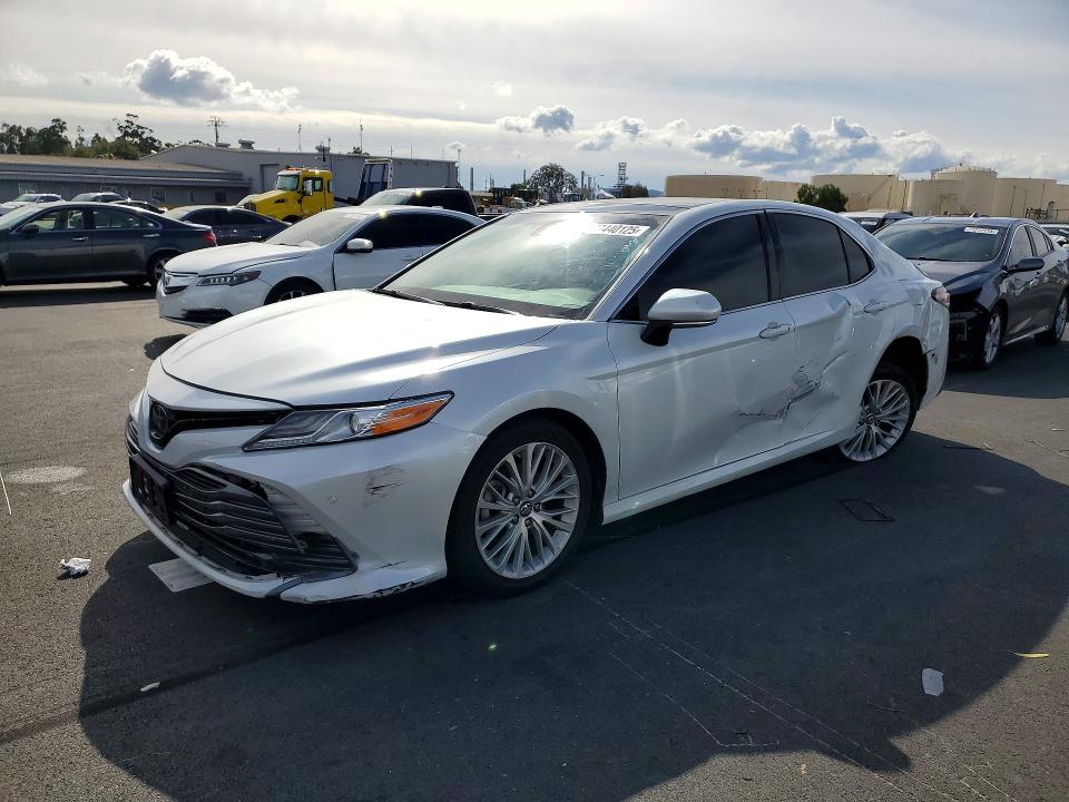 2018 TOYOTA CAMRY — VIN 4T1B11HK5JU114793