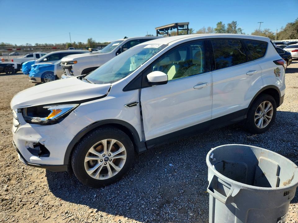 2017 FORD ESCAPE — VIN 1FMCU0GD2HUE86451