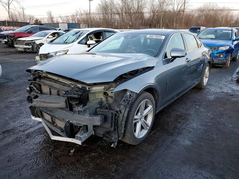 2018 VOLVO S90 T5 MOM — VIN LVY982MK3JP016072