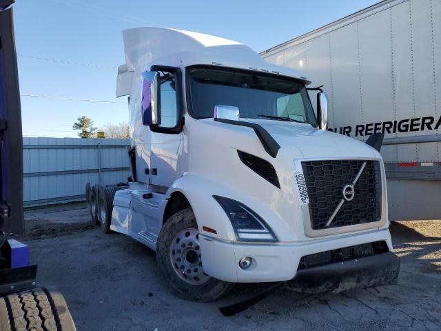2025 VOLVO VNR — VIN 4V4WC9EG2SN673507