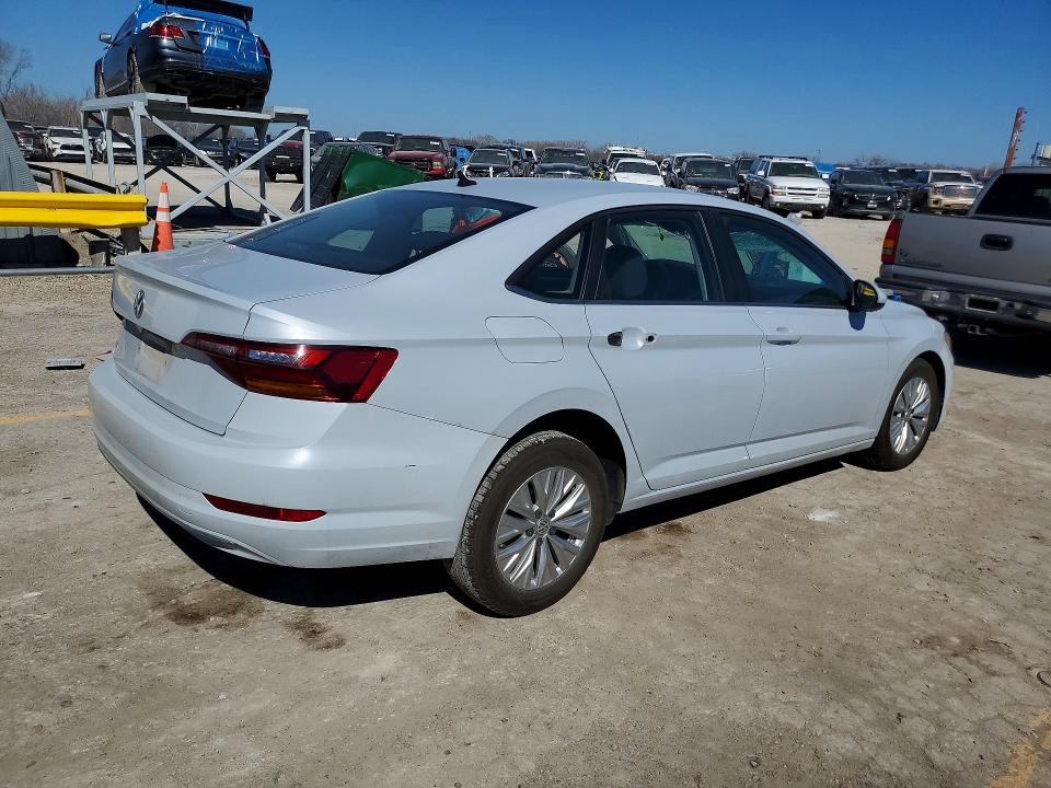 3VWCB7BU1KM142919