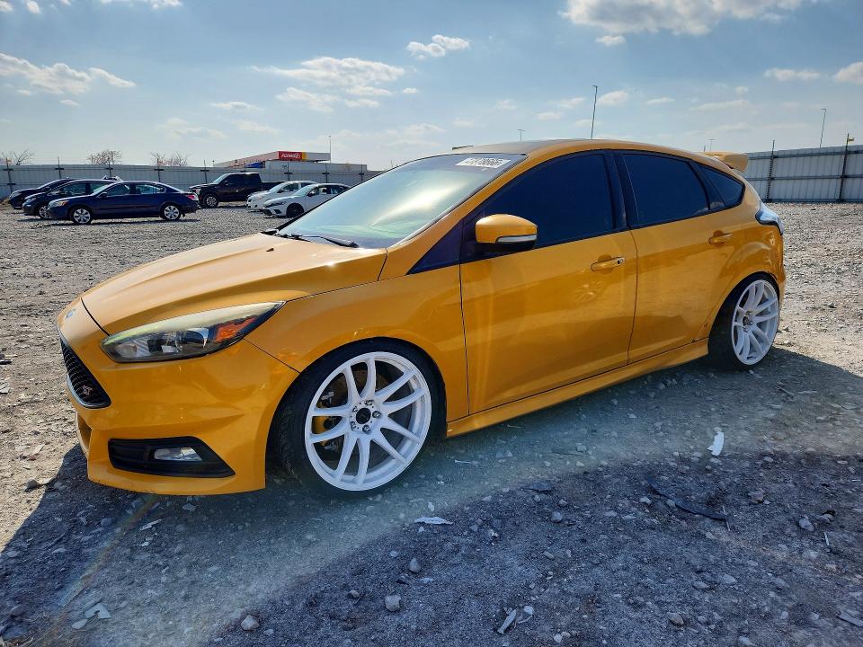 2015 FORD FOCUS — VIN 1FADP3L9XFL216203