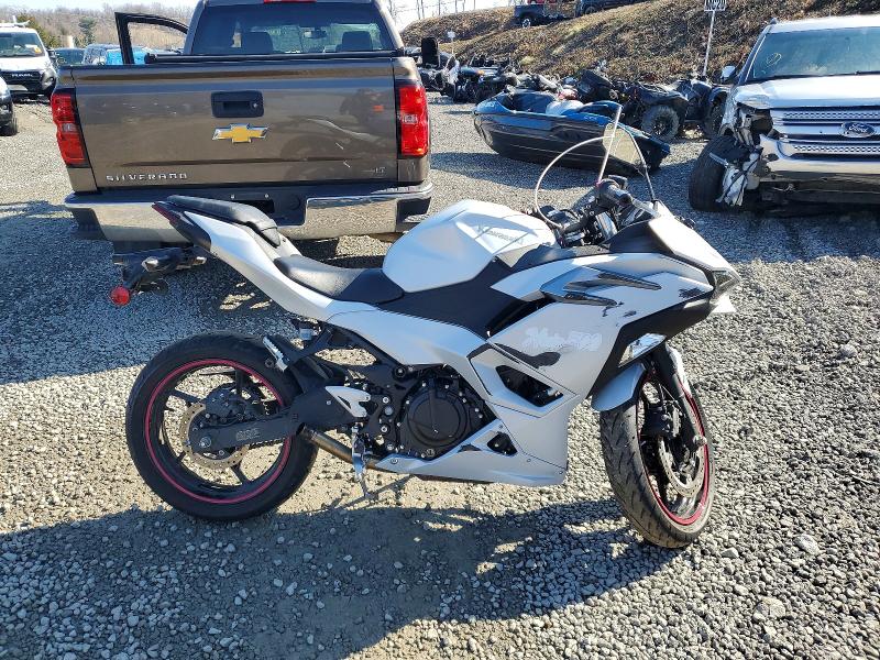 2025 KAWASAKI EX500 — VIN ML5EXGG16SDA42951