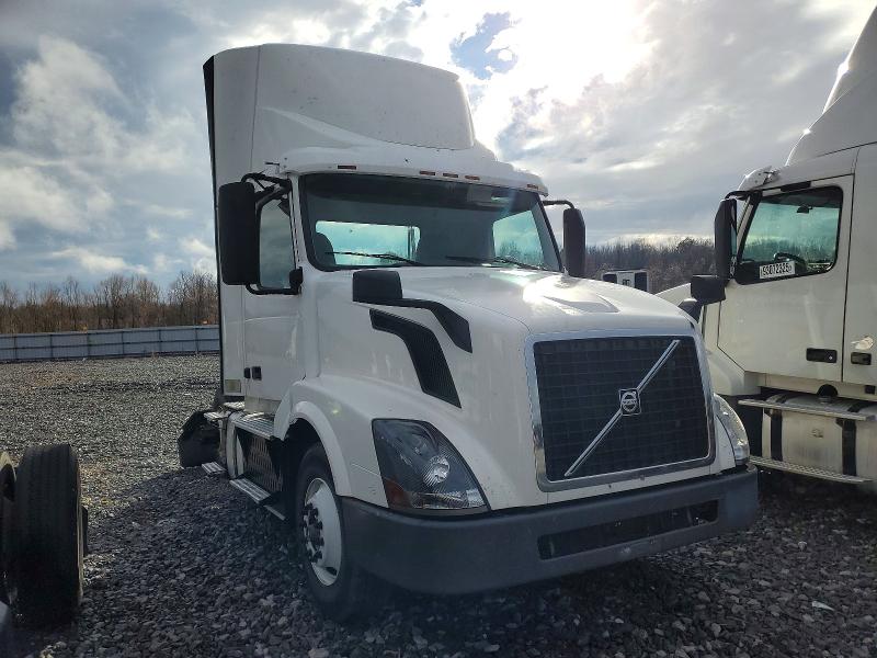 2017 VOLVO VN VNL — VIN 4V4N39TG6HN988009