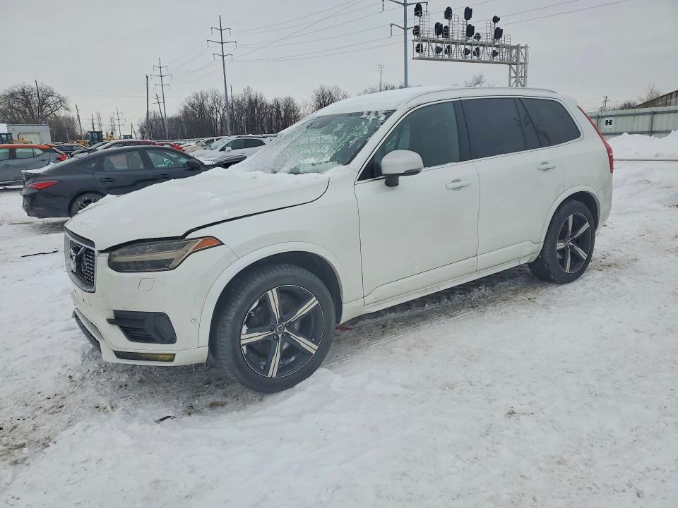 2016 VOLVO XC90 T5 — VIN YV4102XM3G1062471