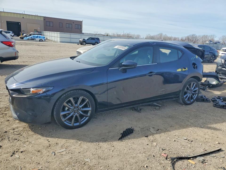 2019 MAZDA 3 — VIN JM1BPAMM3K1138877