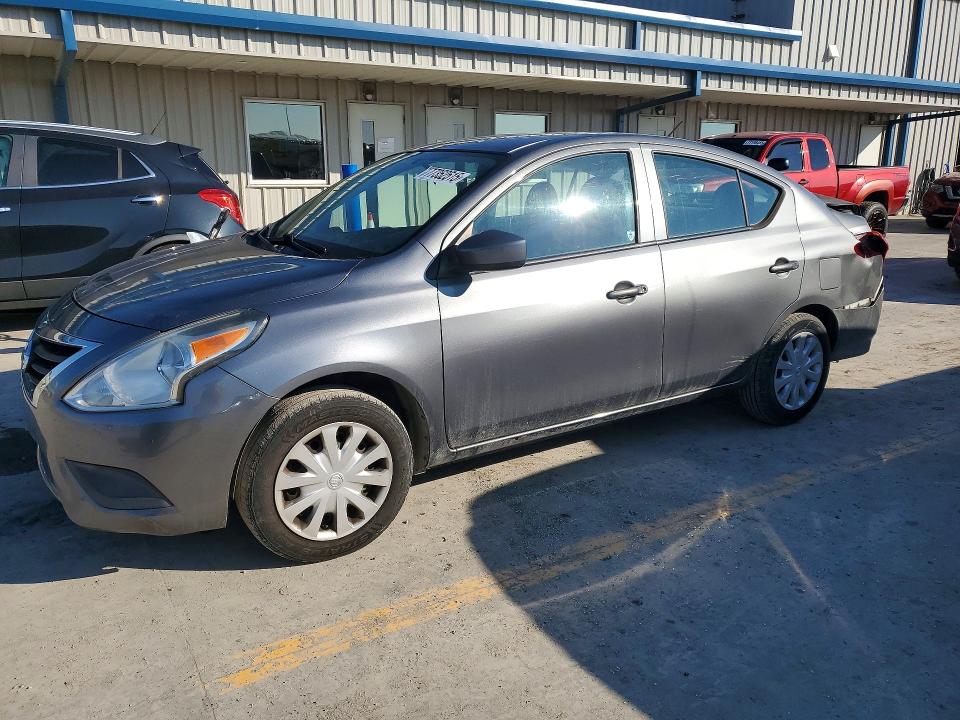 2016 NISSAN VERSA — VIN 3N1CN7AP5GL827575