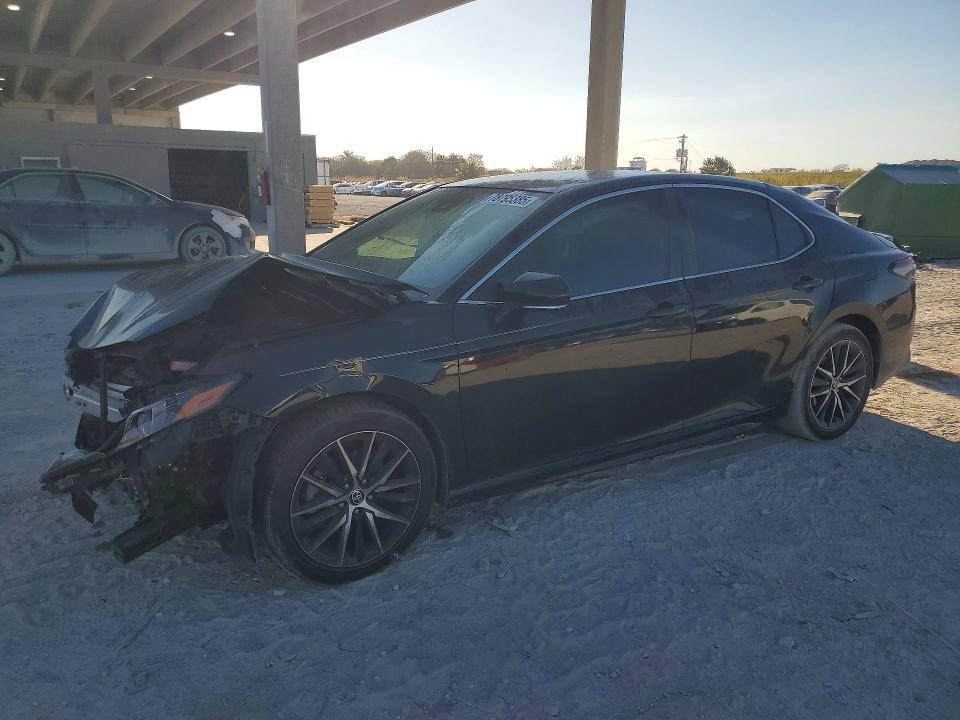 2022 TOYOTA CAMRY — VIN 4T1G11AK8NU656542