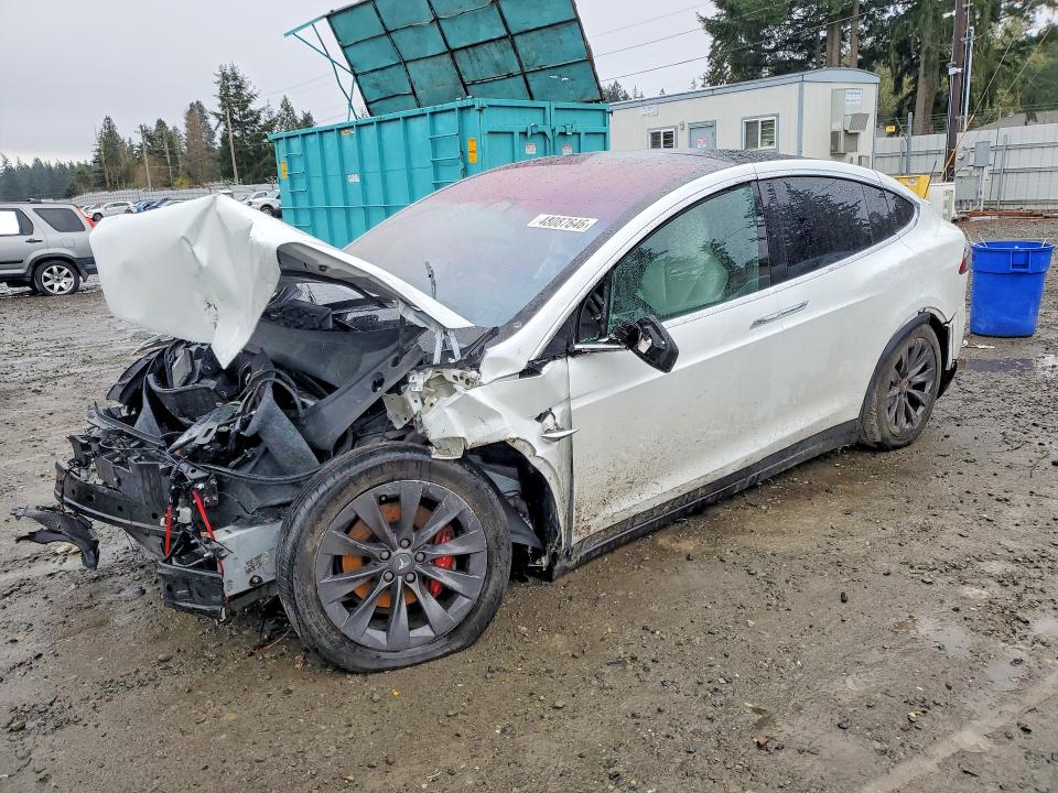 2018 TESLA MODEL X — VIN 5YJXCDE43JF139552