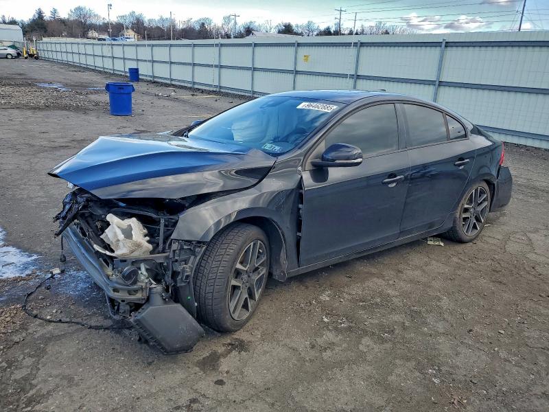 2017 VOLVO S60 DYNAMI — VIN YV140MTL0H2424769