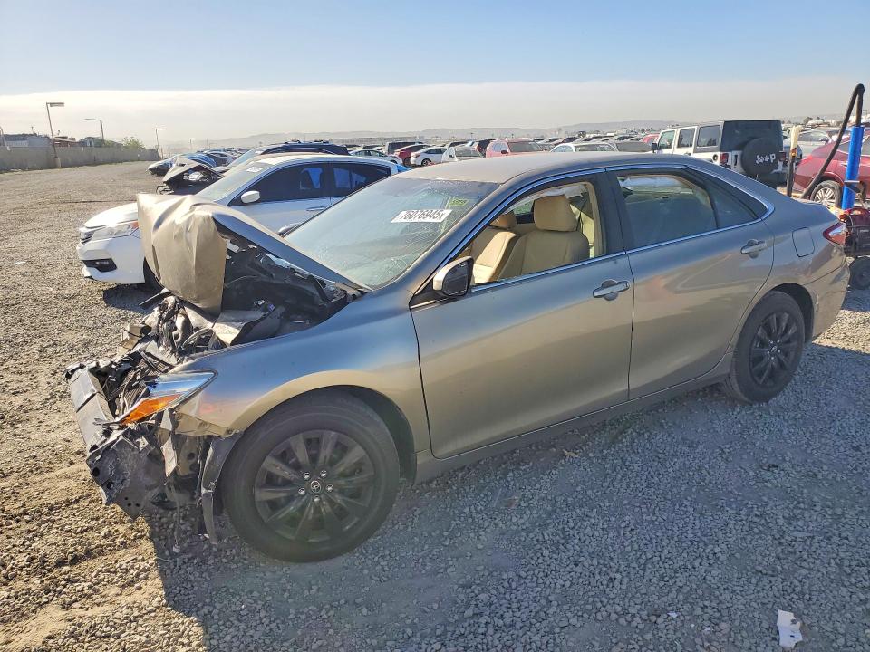 2016 TOYOTA CAMRY — VIN 4T4BF1FK0GR563303