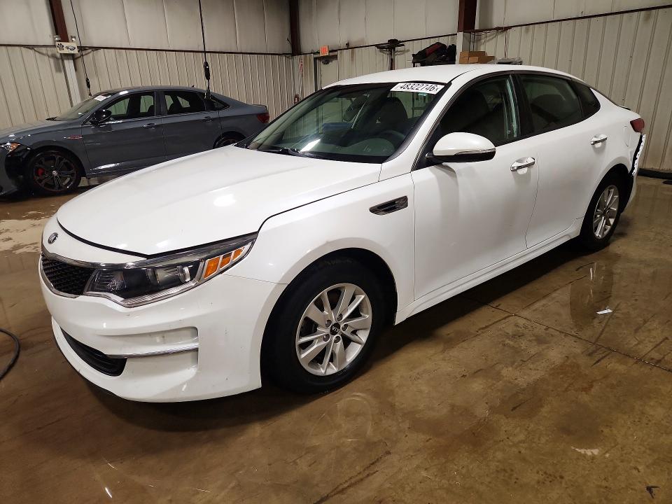 2017 KIA OPTIMA — VIN 5XXGT4L38HG145137