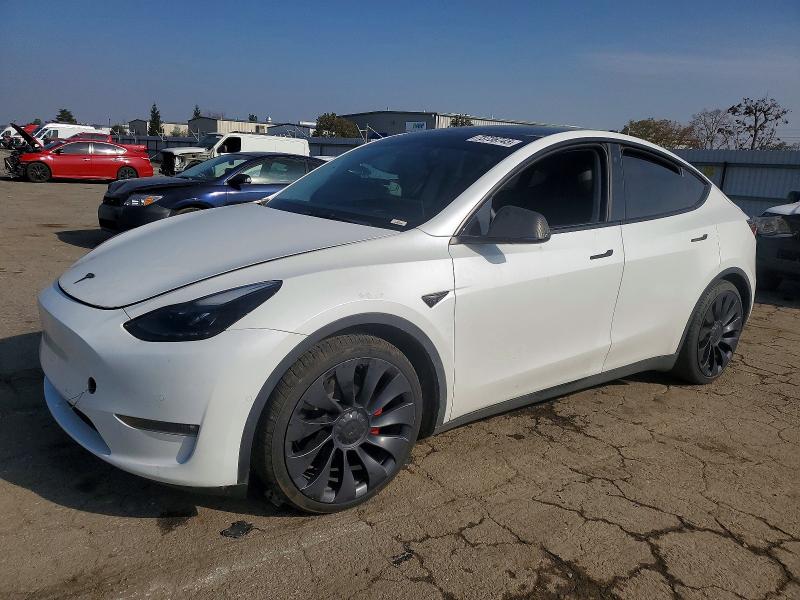 2022 TESLA MODEL Y — VIN 7SAYGDEFXNF568576