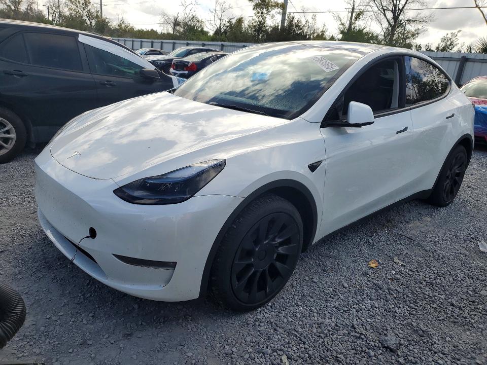 2025 TESLA MODEL Y — VIN 7SAYGAEE2SF227884