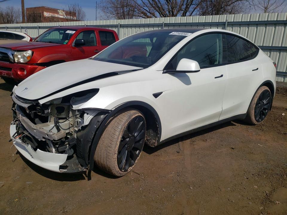 2022 TESLA MODEL Y — VIN 7SAYGDEF4NF452435