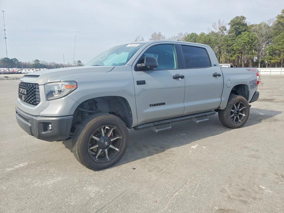 2018 TOYOTA TUNDRA — VIN 5TFDW5F17JX697429