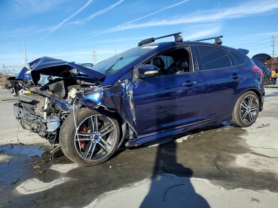 2017 FORD FOCUS — VIN 1FADP3L90HL237452
