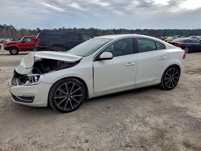 2016 VOLVO S60 PREMIE — VIN YV126MFK0G2396172