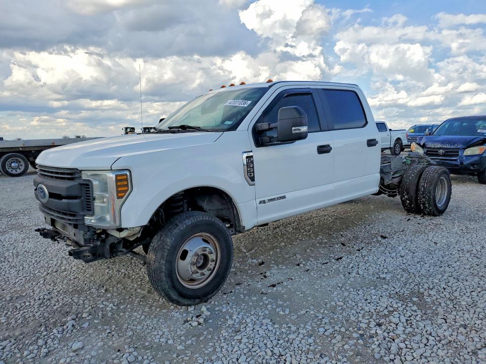 2019 FORD F350 — VIN 1FD8W3HT1KED03386