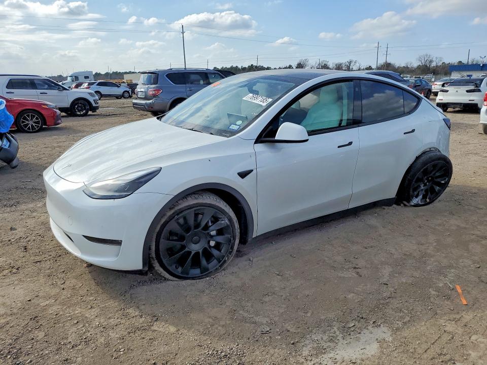 2022 TESLA MODEL Y — VIN 7SAYGDEE2NF540990