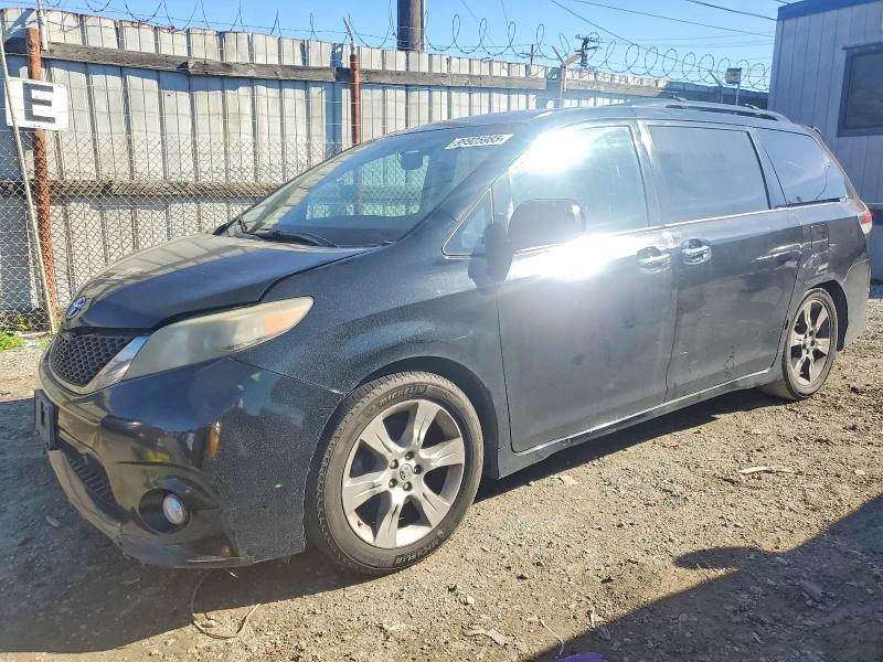 2013 TOYOTA SIENNA SPO — VIN 5TDXK3DC5DS332064