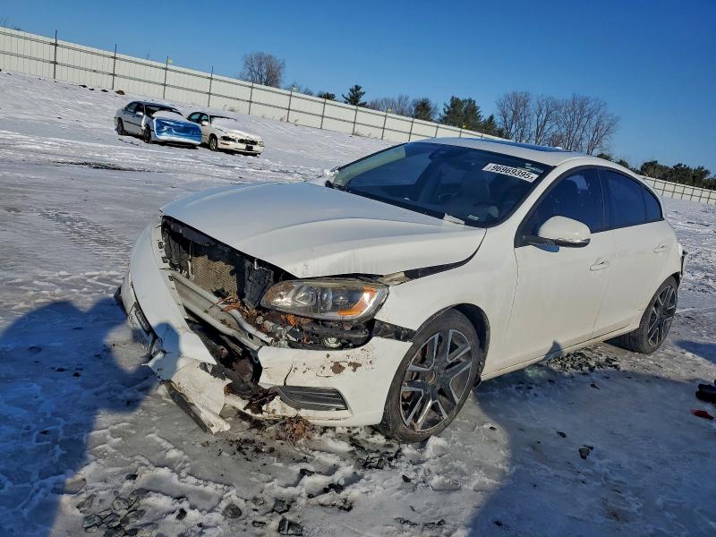 2017 VOLVO S60 — VIN YV126MFLXH2422464