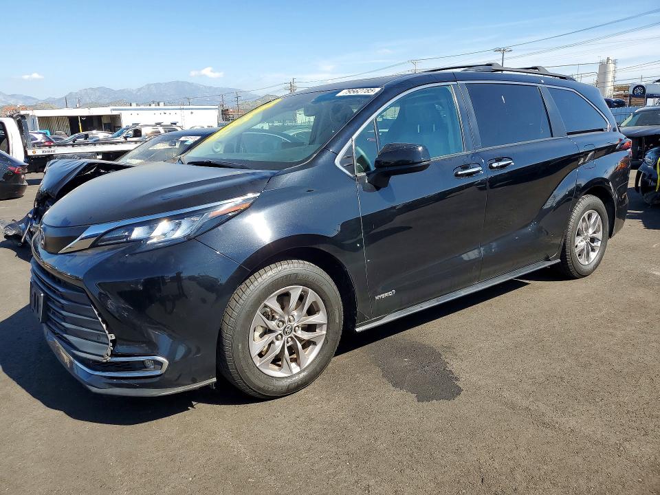 2021 TOYOTA SIENNA — VIN 5TDJRKEC8MS002638