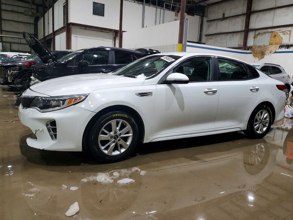 2016 KIA OPTIMA — VIN 5XXGT4L32GG031276
