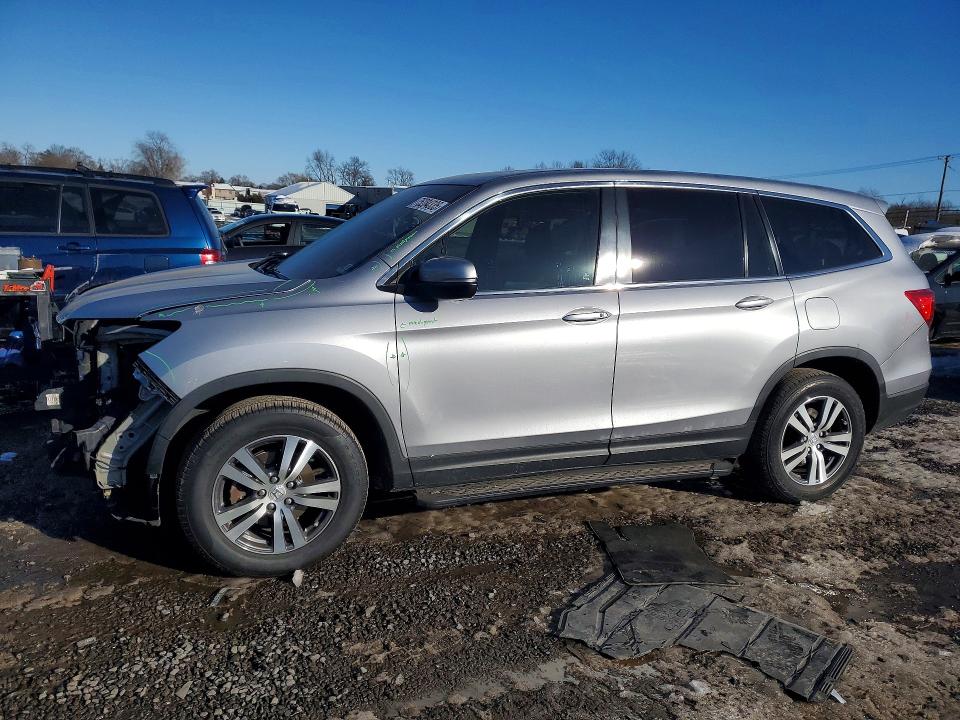 2017 HONDA PILOT — VIN 5FNYF6H52HB082525