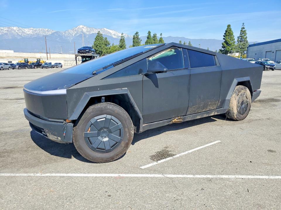 2025 TESLA CYBERTRUCK — VIN 7G2CEHED0SA059010