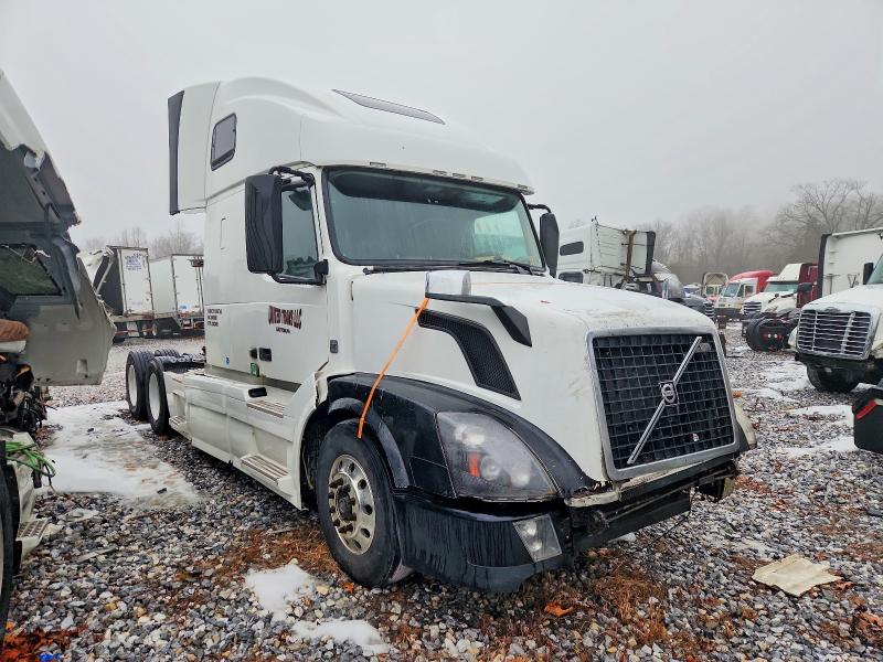 2015 VOLVO VN — VIN 4V4NC9EH6FN916858