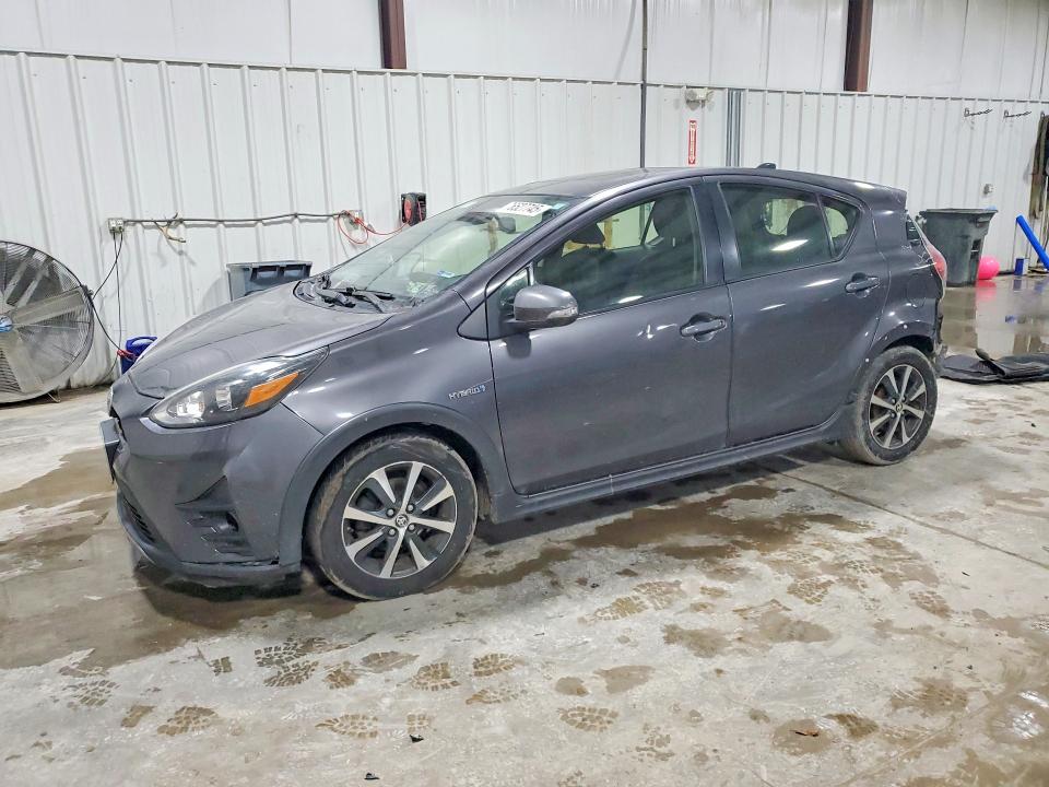 2018 TOYOTA PRIUS C — VIN JTDKDTB32J1601038