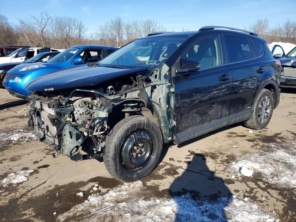 2018 TOYOTA RAV4 HV LE — VIN JTMRJREV8JD197796