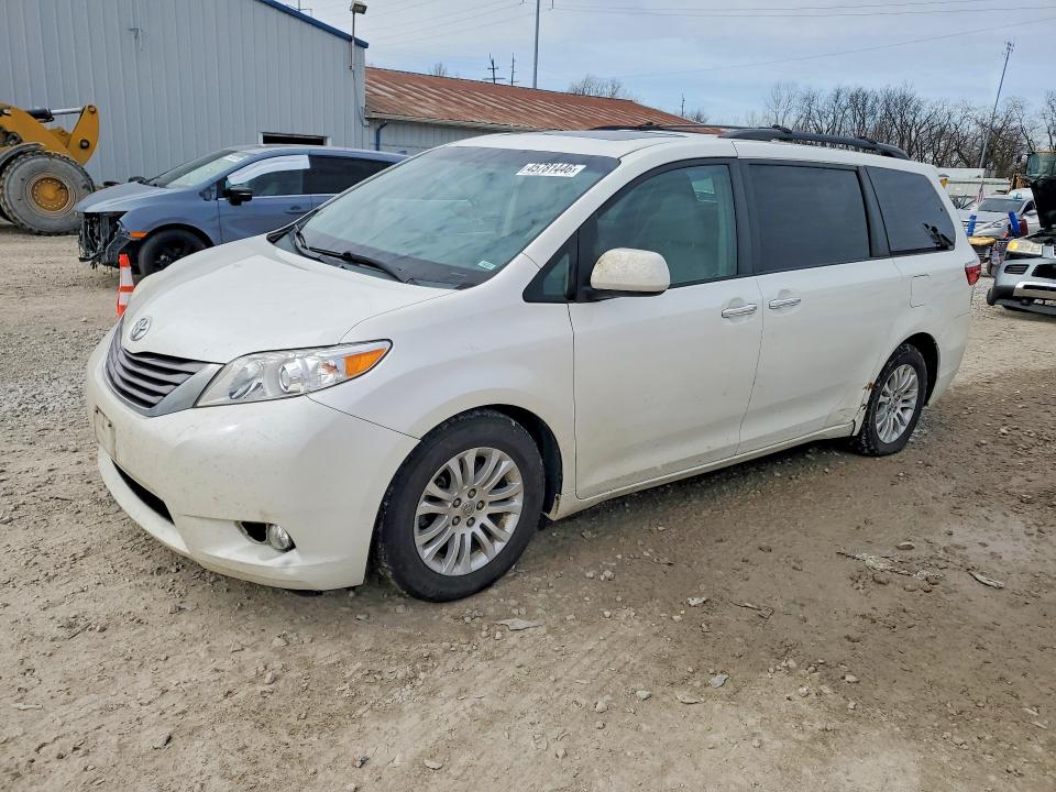 2015 TOYOTA SIENNA — VIN 5TDYK3DC9FS599425