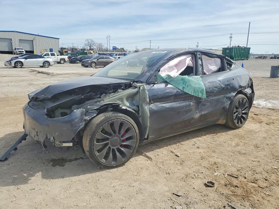 2025 TESLA MODEL Y — VIN 7SAYGDEF2SA355324