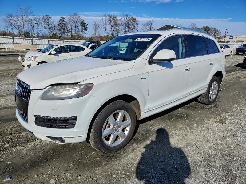 2015 AUDI Q7 — VIN WA1CGAFE1FD010551