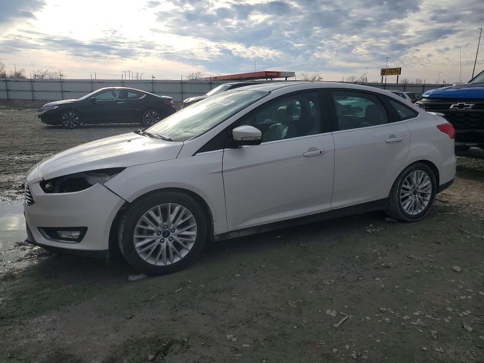 2015 FORD FOCUS — VIN 1FADP3J20FL228897