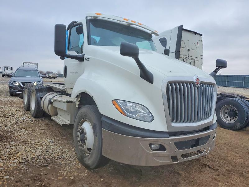 2022 INTERNATIONAL LT625 — VIN 3HSDZAPR3NN299023